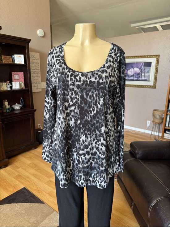 LuLaRoe Tops - Lularoe black & gray animal print scoop neck tunic-size XL